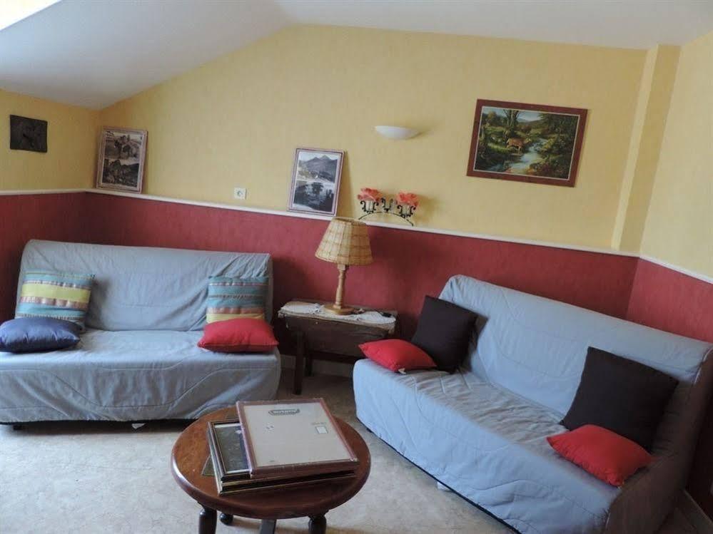 Auberge De La Normandie Junhac ภายนอก รูปภาพ