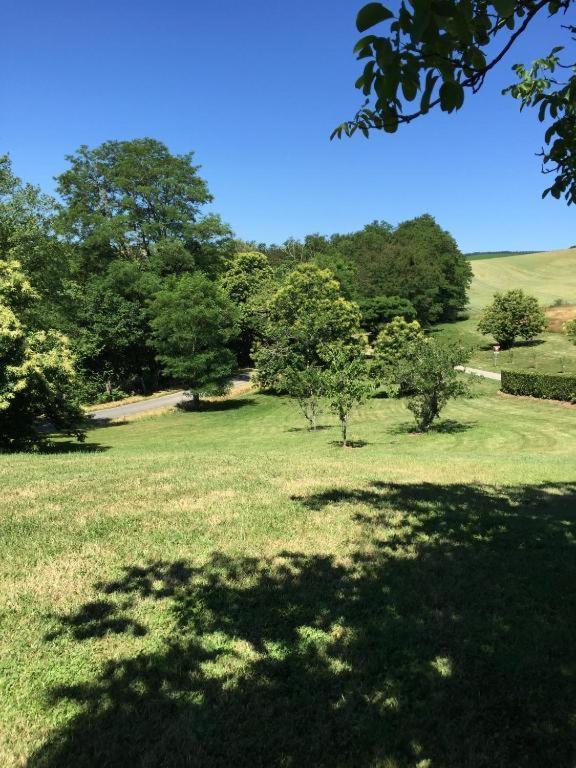 Auberge De La Normandie Junhac ภายนอก รูปภาพ