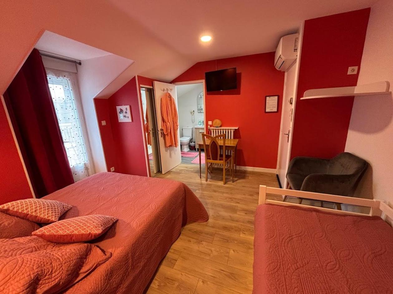 Auberge De La Normandie Junhac ภายนอก รูปภาพ