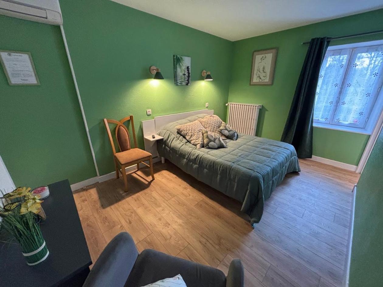 Auberge De La Normandie Junhac ภายนอก รูปภาพ