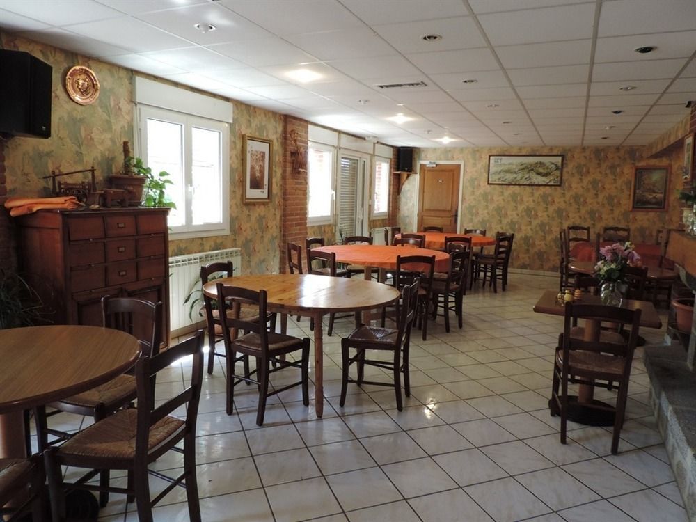 Auberge De La Normandie Junhac ภายนอก รูปภาพ